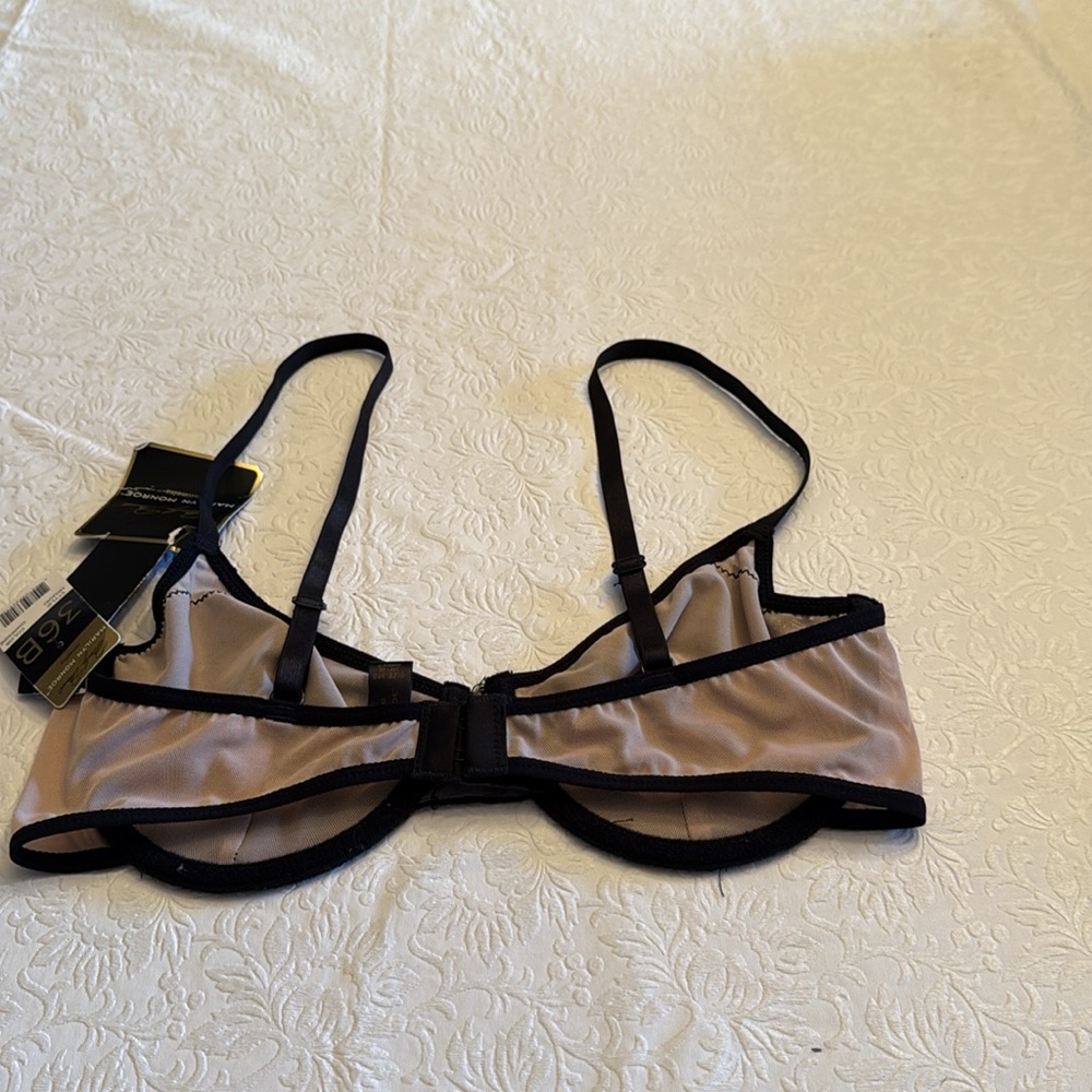 Marilyn Monroe Black and Tan Lace Bra - Picture 4 of 4